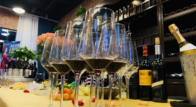 加盟紅酒店哪個好? 加盟紅酒店哪個好?